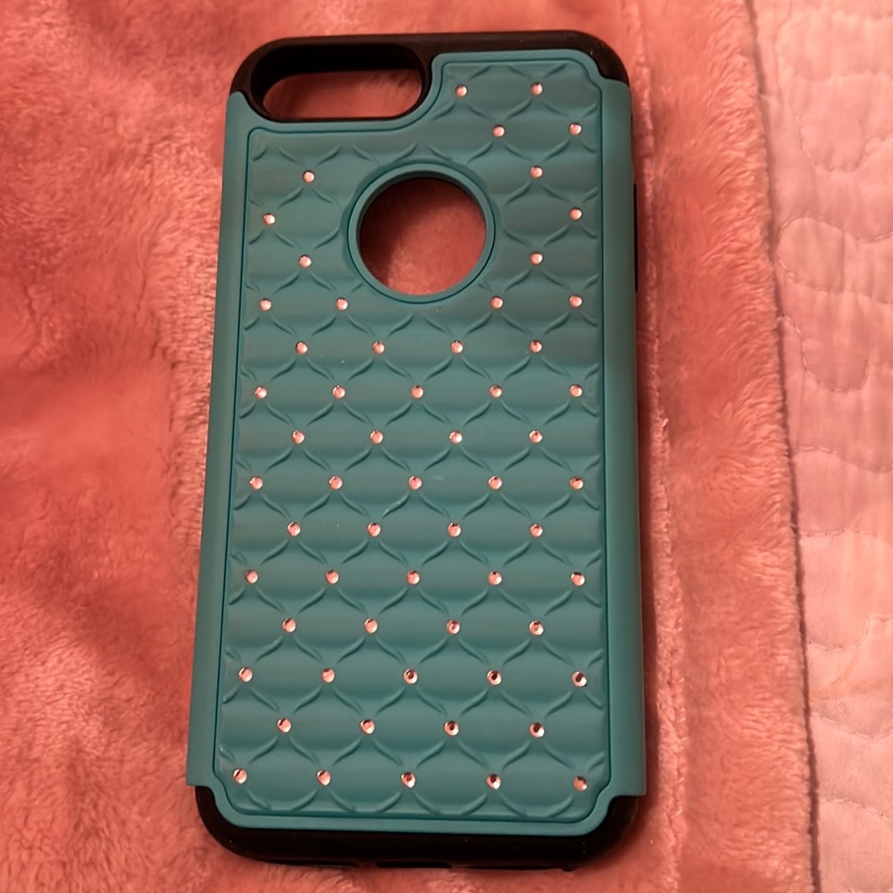 Just like my pink rhinestone. This is teal. Silicone center shockproof.